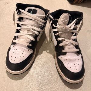 Nike Black and White Athletic Shoes